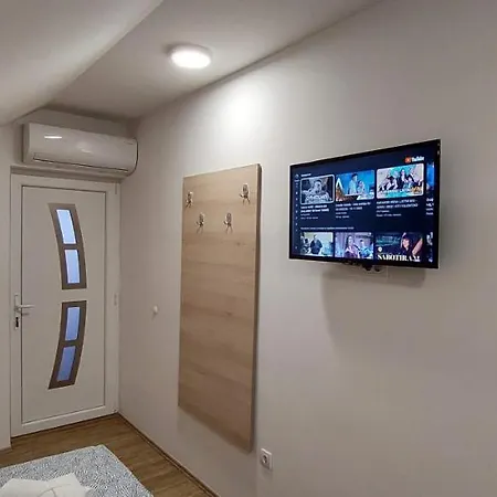 Ana Apartment Dobanovci Exterior photo